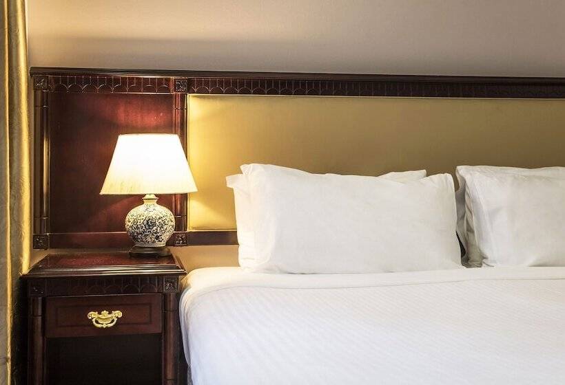 سوییت خانوادگی, The Clarence Hotel Sydney