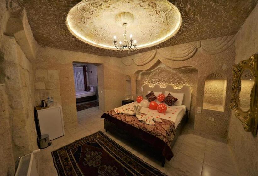 Quarto Triplo Estandar, Dedeli Konak Cave