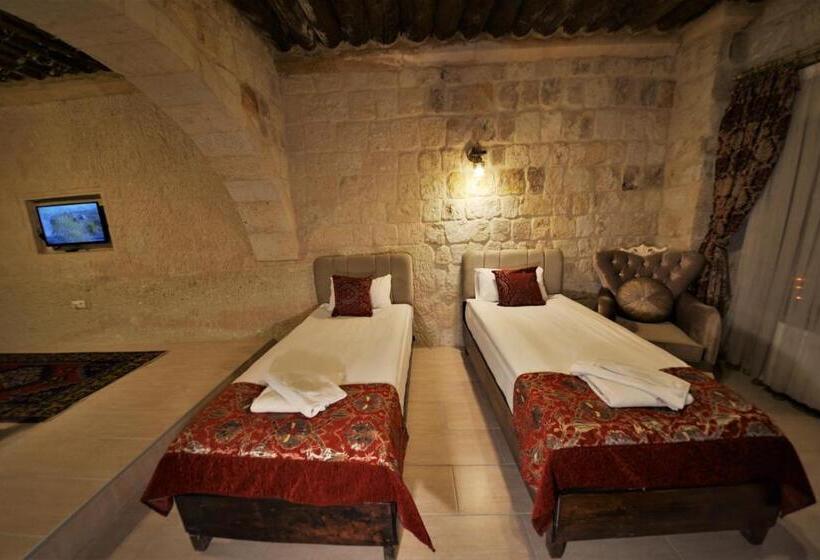 Quarto Familiar, Dedeli Konak Cave