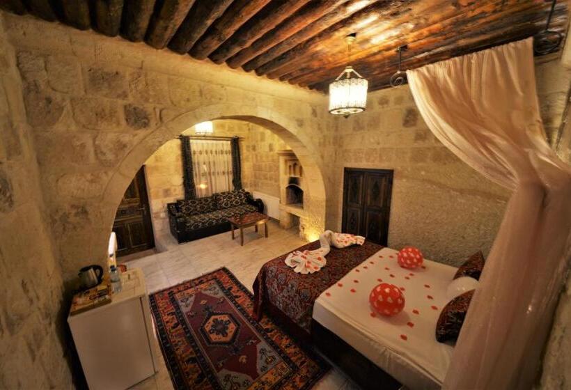 جناح ديلوكس, Dedeli Konak Cave