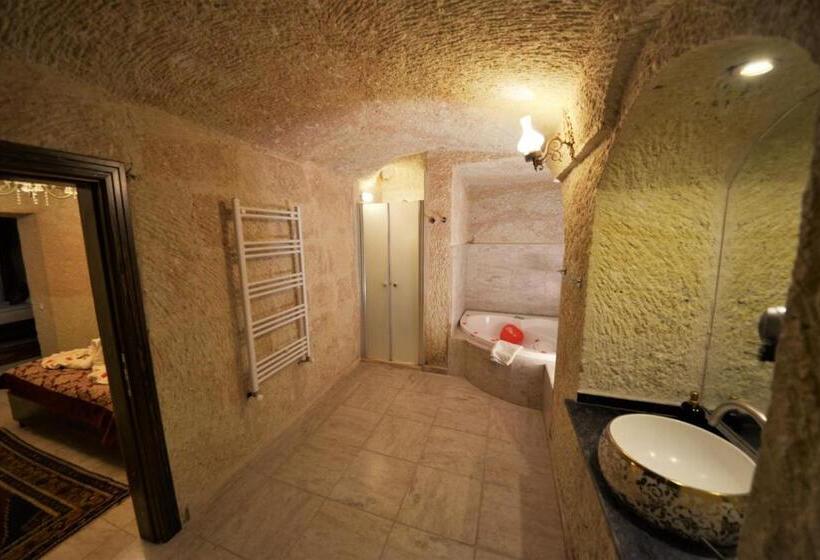 غرفة قياسية ثلاثية, Dedeli Konak Cave