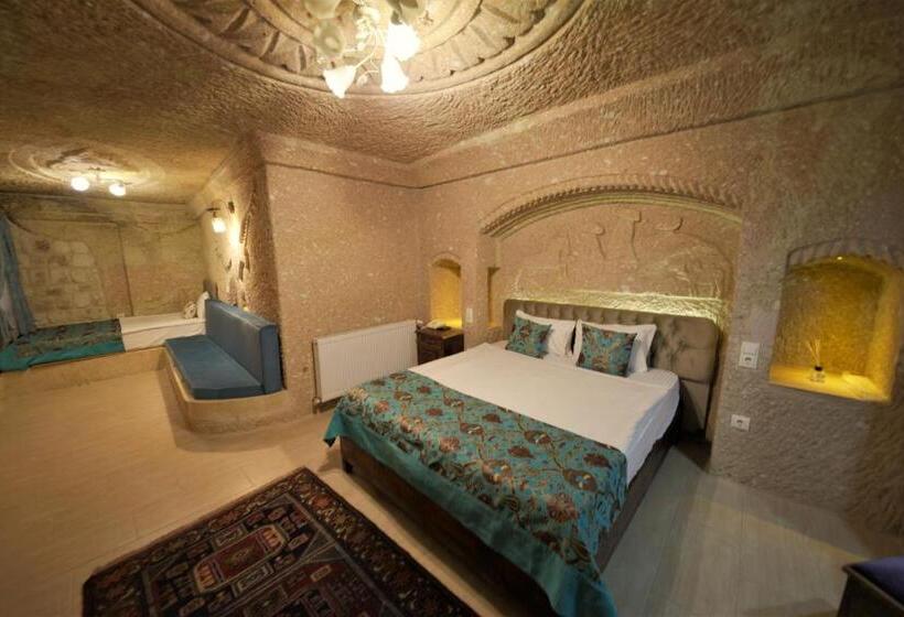 Quarto Triplo Estandar, Dedeli Konak Cave