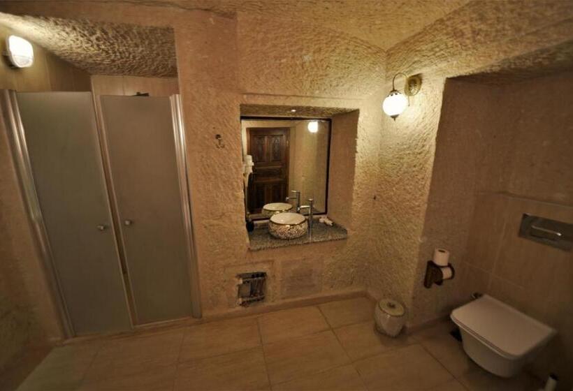 غرفة عائلية, Dedeli Konak Cave