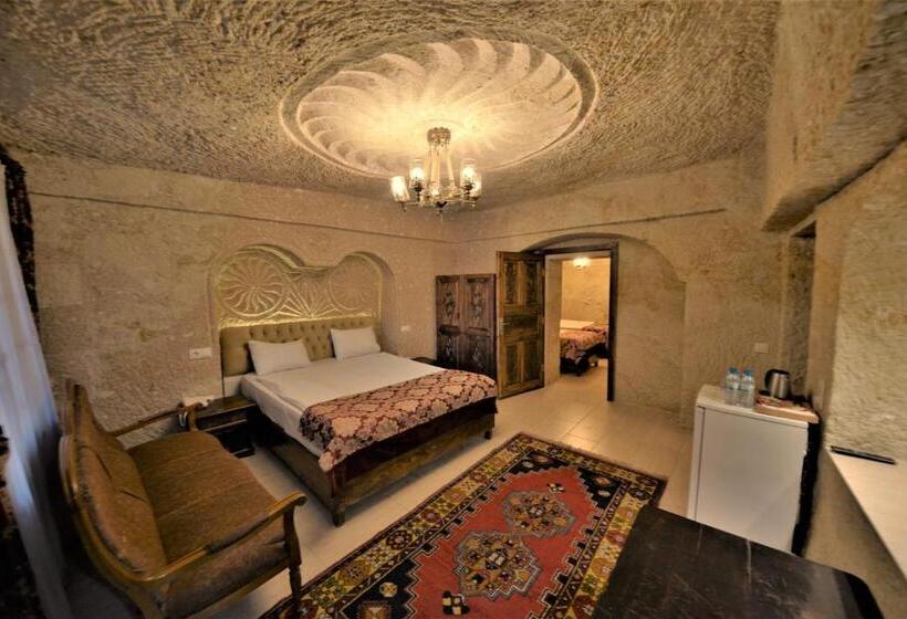 غرفة عائلية, Dedeli Konak Cave