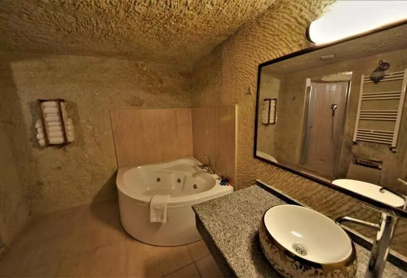 Camera Familiare, Dedeli Konak Cave