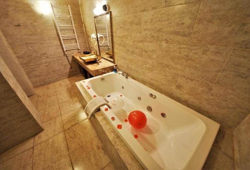 جناح ديلوكس, Dedeli Konak Cave