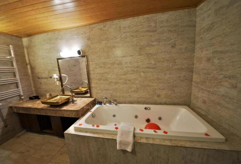 جناح ديلوكس, Dedeli Konak Cave