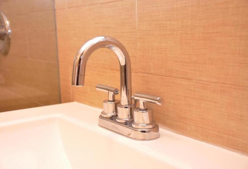 غرفة ديلوكس, Five44