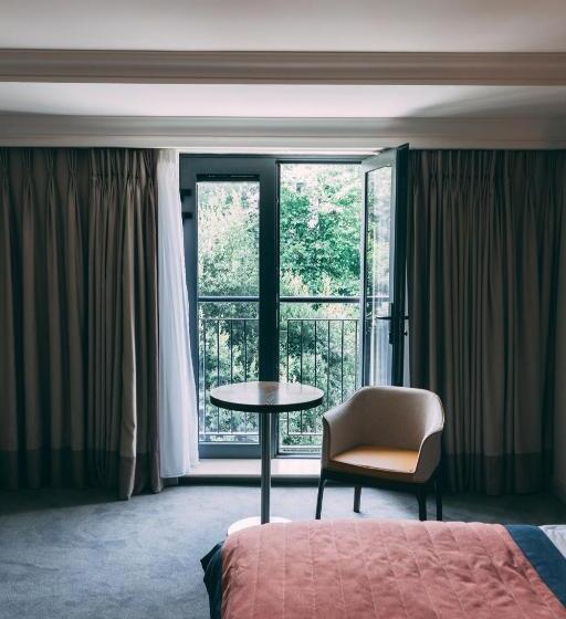 标准间, The Parkview