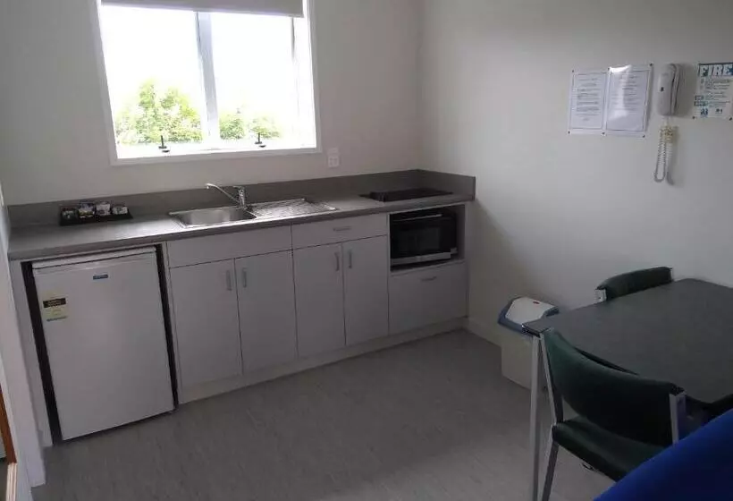استودیو استاندارد با تخت کینگ, Kings Court Motel