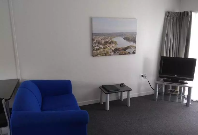 استودیو استاندارد با تخت کینگ, Kings Court Motel