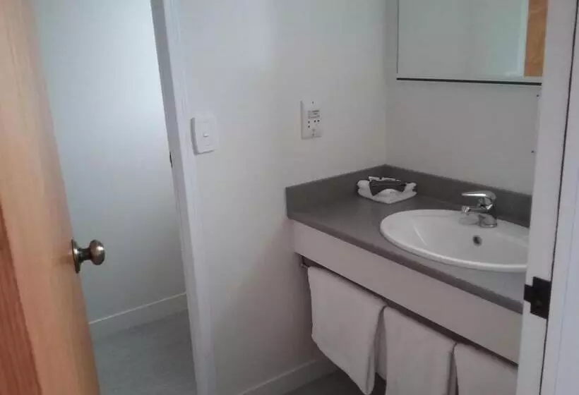 استودیو استاندارد با تخت کینگ, Kings Court Motel
