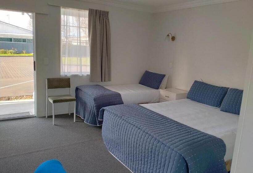 סטודיו פרמיום, Kings Court Motel