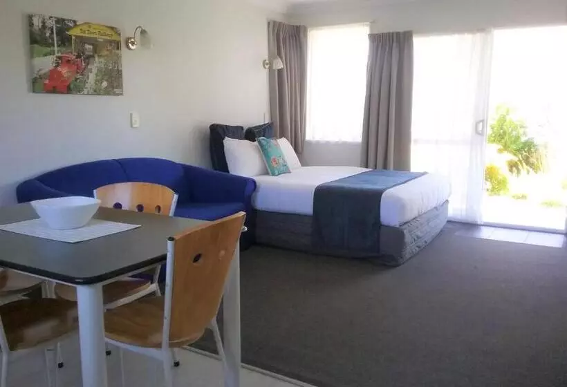 آپارتمان خانوادگی, Kings Court Motel