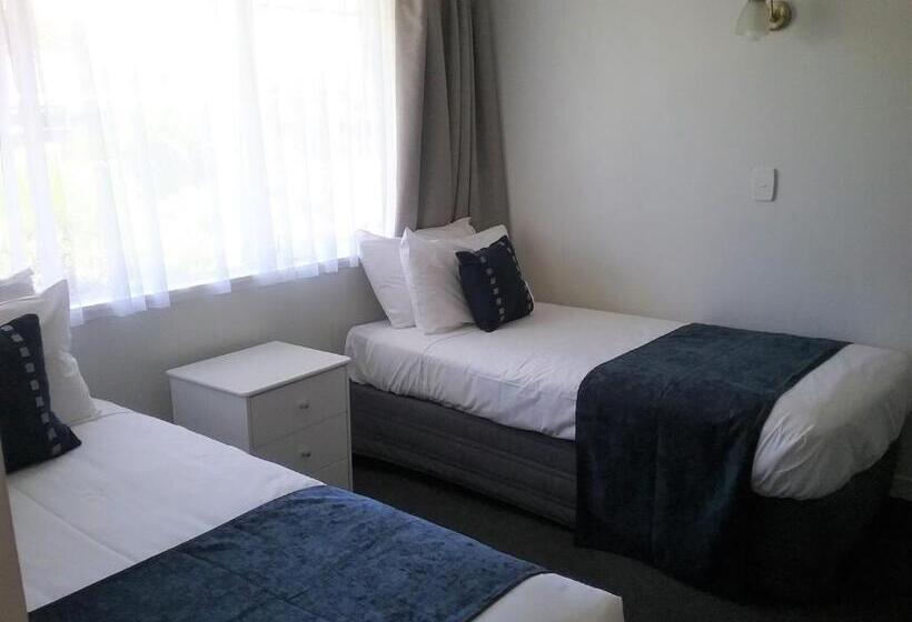 דירת משפחה, Kings Court Motel