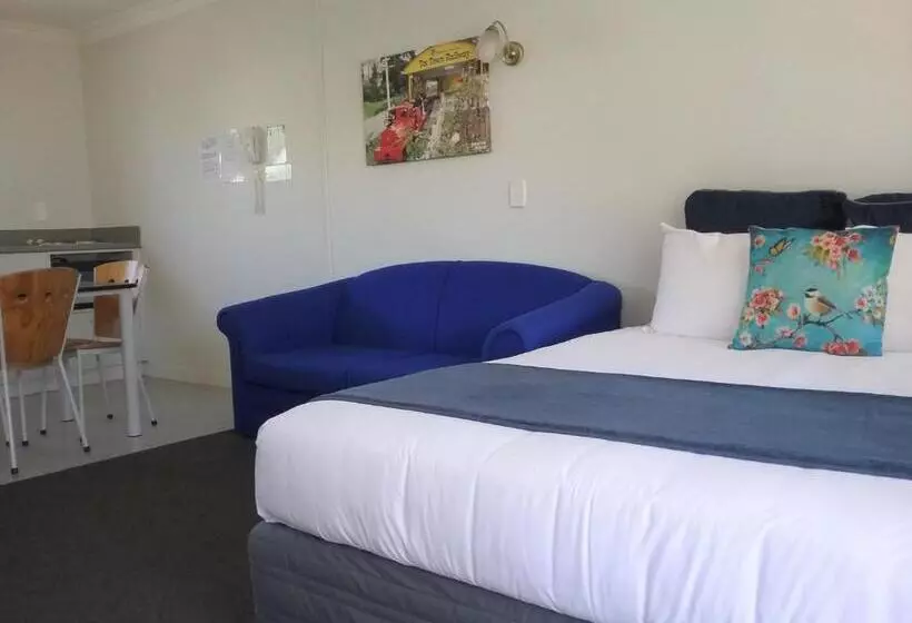 آپارتمان خانوادگی, Kings Court Motel