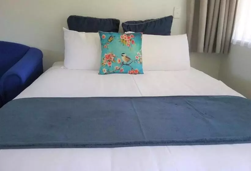 آپارتمان خانوادگی, Kings Court Motel