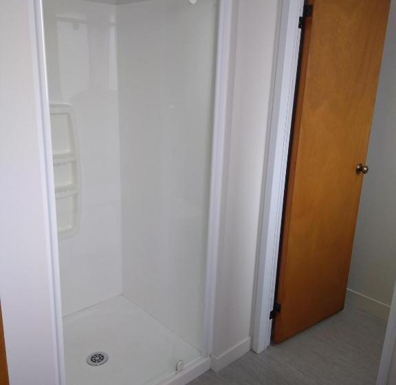 דירת חדר, Kings Court Motel