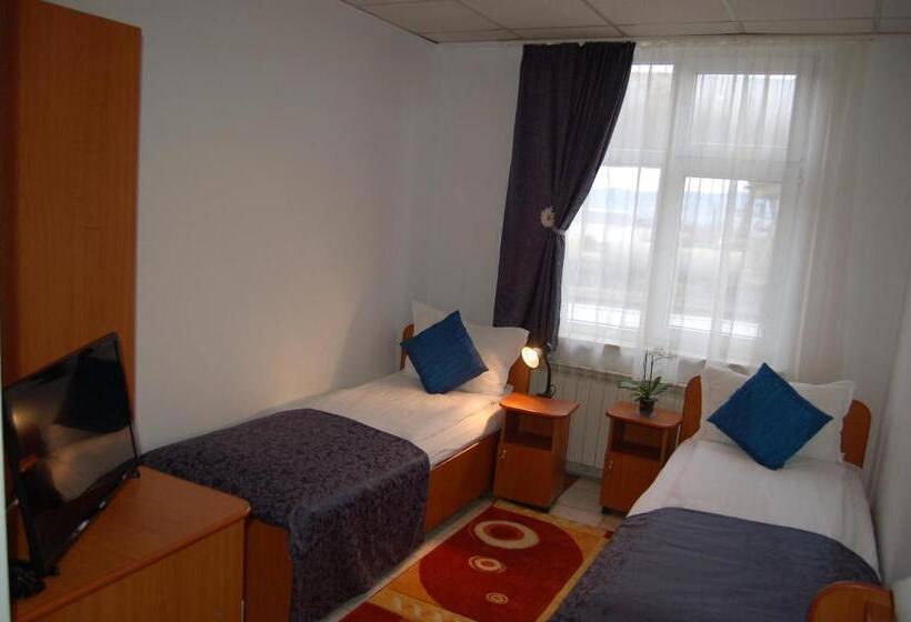 غرفة قياسية, Motel Maestro