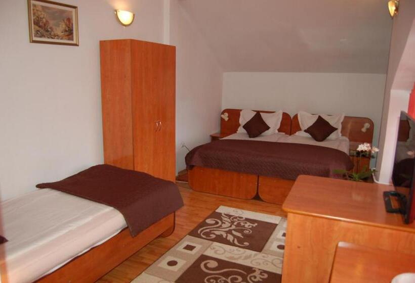 غرفة قياسية ثلاثية, Motel Maestro