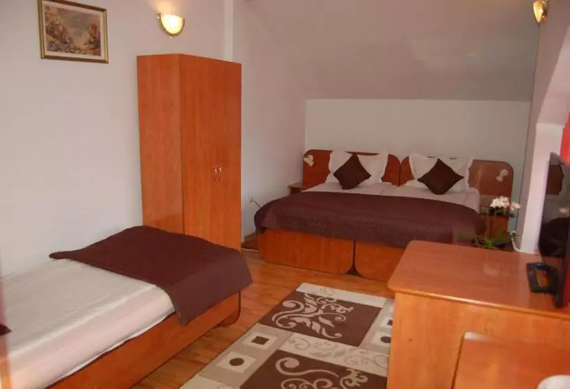 Habitació Triple Estàndard, Motel Maestro