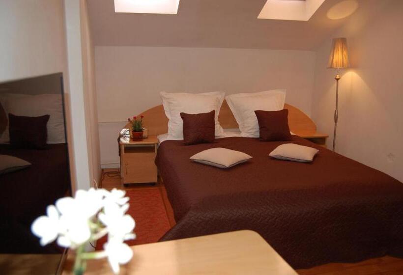 جناح عائلي, Motel Maestro