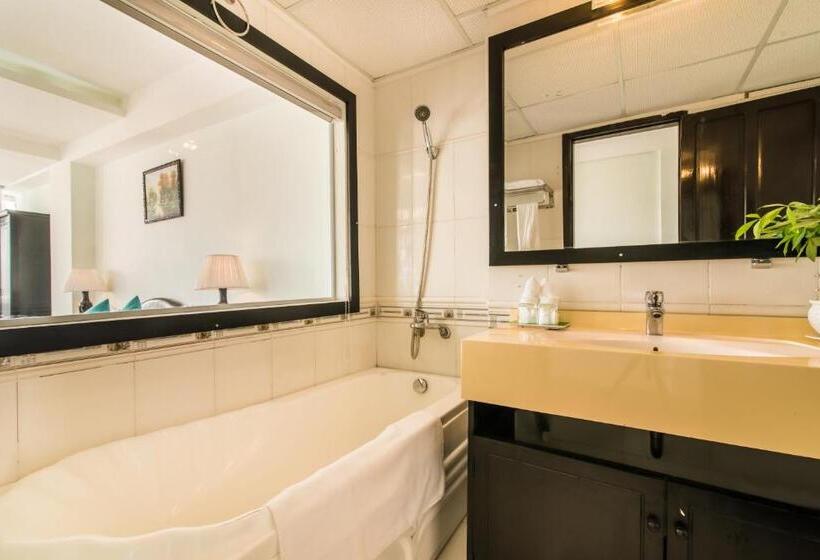 سوئیت با چشم‌انداز رودخانه, The Sunriver Boutique Hotel Hue