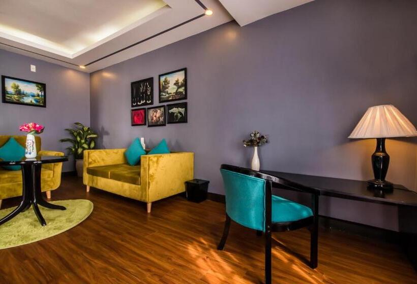 سوئیت با چشم‌انداز رودخانه, The Sunriver Boutique Hotel Hue