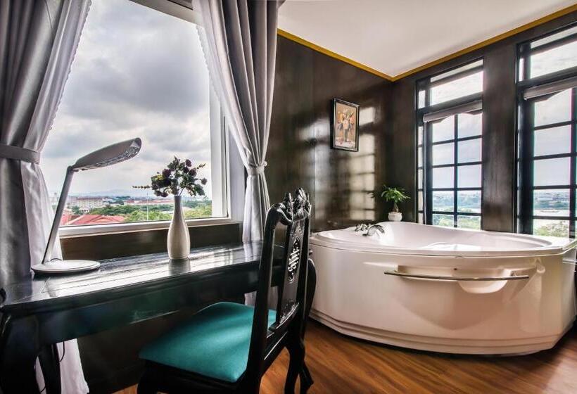 سوئیت با چشم‌انداز رودخانه, The Sunriver Boutique Hotel Hue