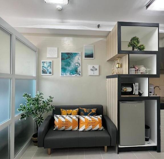 اتاق لوکس با بالکن, Netflix And Unli Wifi!!! The Elchies Room At Tagaytay Prime Residence