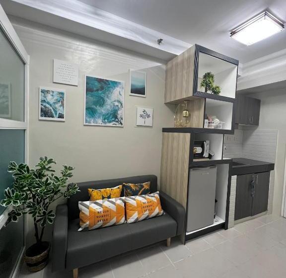 Quarto Deluxe com Balcão, Netflix And Unli Wifi!!! The Elchies Room At Tagaytay Prime Residence