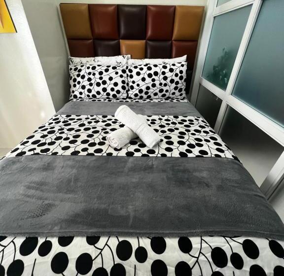 Quarto Deluxe com Balcão, Netflix And Unli Wifi!!! The Elchies Room At Tagaytay Prime Residence