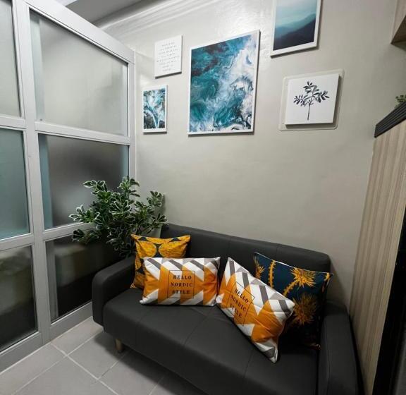 Quarto Deluxe com Balcão, Netflix And Unli Wifi!!! The Elchies Room At Tagaytay Prime Residence