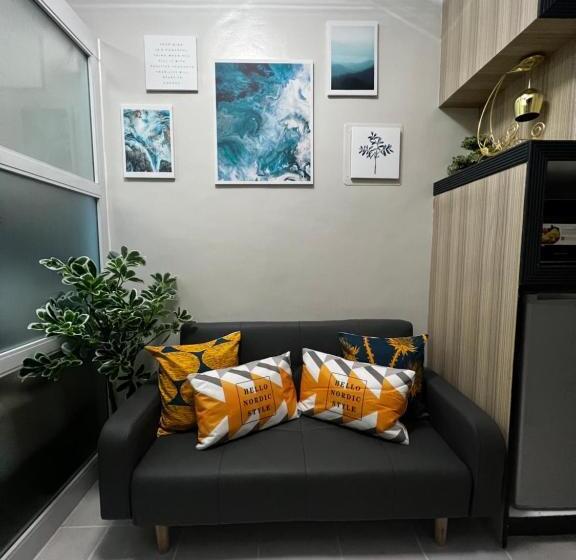 اتاق لوکس با بالکن, Netflix And Unli Wifi!!! The Elchies Room At Tagaytay Prime Residence