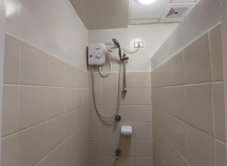 Quarto Deluxe com Balcão, Netflix And Unli Wifi!!! The Elchies Room At Tagaytay Prime Residence