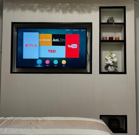 Quarto Deluxe com Balcão, Netflix And Unli Wifi!!! The Elchies Room At Tagaytay Prime Residence