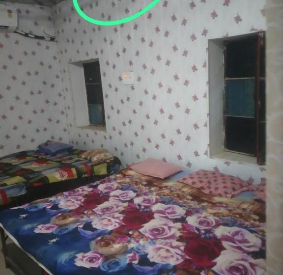 Family Room, Shri Swami Sheetal Das Akhada B1 88 Assi , Near Pushkar Talab,varanasi, Ashram Dharmshala