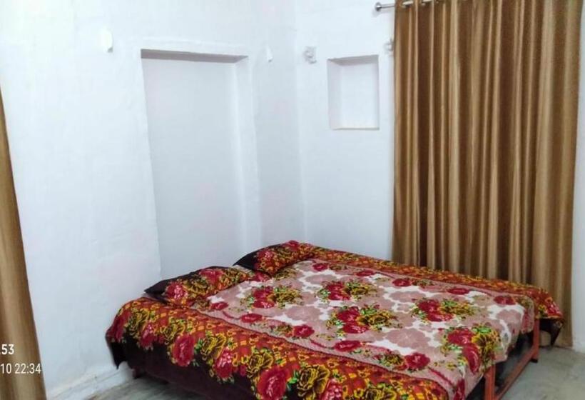 Standard Room Shared Bathroom, Shri Swami Sheetal Das Akhada B1 88 Assi , Near Pushkar Talab,varanasi, Ashram Dharmshala