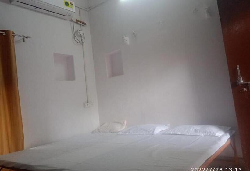 Triple Classic Room, Shri Swami Sheetal Das Akhada B1 88 Assi , Near Pushkar Talab,varanasi, Ashram Dharmshala