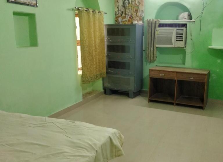 Triple Classic Room, Shri Swami Sheetal Das Akhada B1 88 Assi , Near Pushkar Talab,varanasi, Ashram Dharmshala