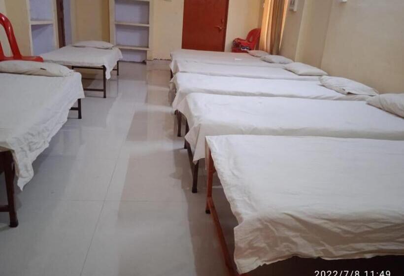 Family Room, Shri Swami Sheetal Das Akhada B1 88 Assi , Near Pushkar Talab,varanasi, Ashram Dharmshala