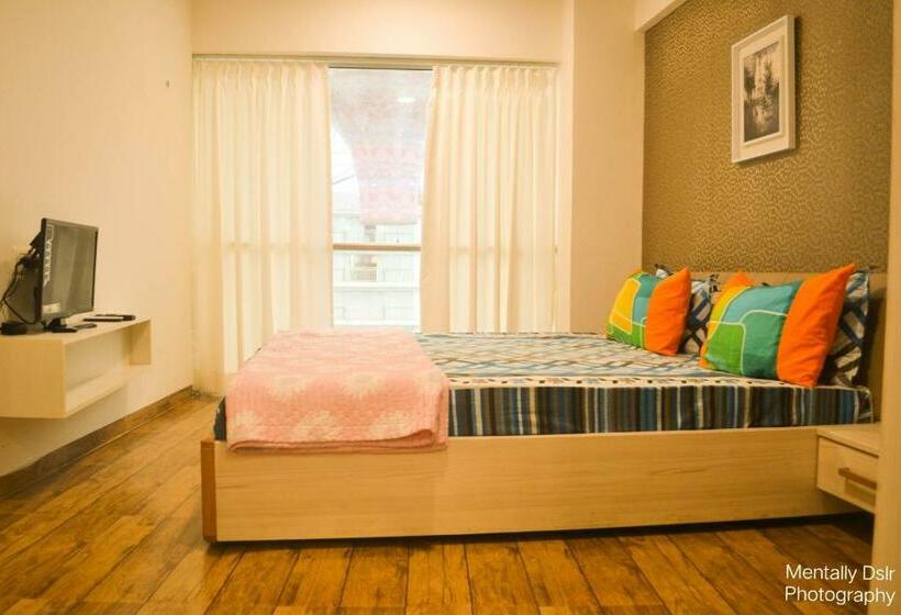 Студия Deluxe, Royal Treats At Rajhans Belliza Near Airport