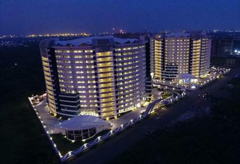 Студия Deluxe, Royal Treats At Rajhans Belliza Near Airport