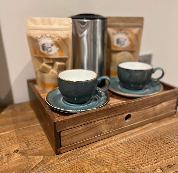 اتاق استاندارد با تخت بزرگ, Bulls Head  Holymoorside