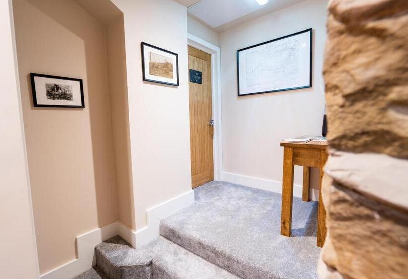 اتاق لوکس با تخت بزرگ, Bulls Head  Holymoorside