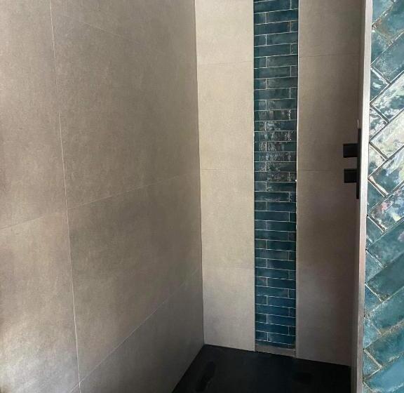 اتاق لوکس با تخت بزرگ, Bulls Head  Holymoorside