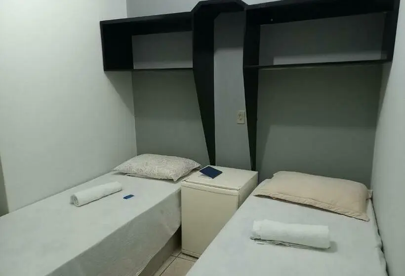 اتاق اکونومی, Noite