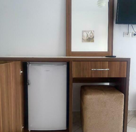 חדר דלוקס, Kred