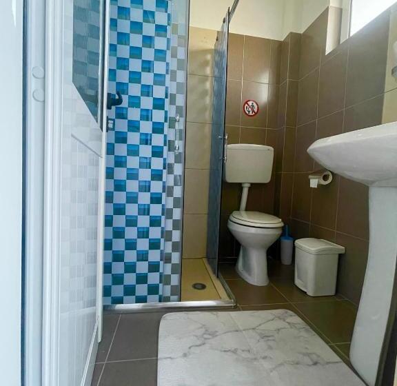 חדר דלוקס, Kred