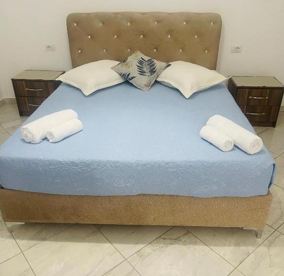 חדר דלוקס לשלושה, Kred